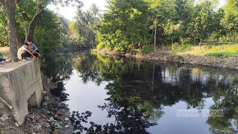 বিষাক্ত বর্জ্য কার- ‘দ্বন্দ্বে’ ডাকাতিয়ার সর্বনাশ, ভুগছে মানুষ