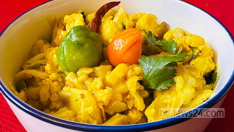 স্বাদে অনন্য আলু কপির ডালনা