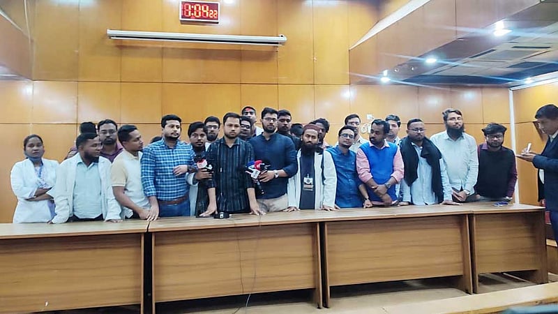 ভাতা বেড়ে ৩৫ হাজার, কাজে ফিরছেন ট্রেইনি চিকিৎসকরা