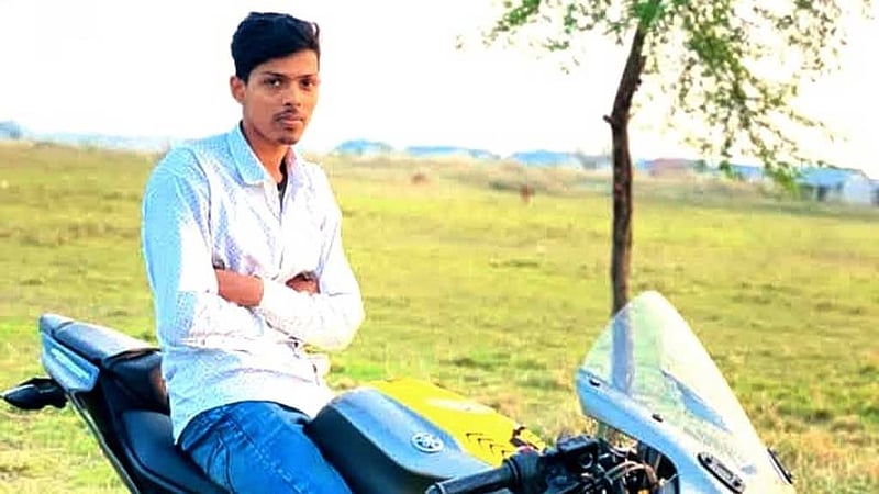ফরিদপুরে গাছে মোটরসাইকেলের ধাক্কায় প্রাণ গেল কলেজ ছাত্রের