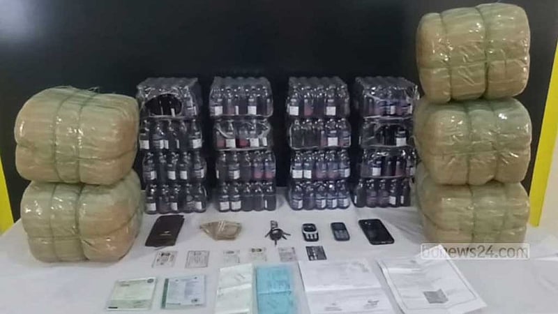 প্রাইভেট কারে ফেনসিডিল-গাঁজা যাচ্ছিল চট্টগ্রামে, যুবক গ্রেপ্তার