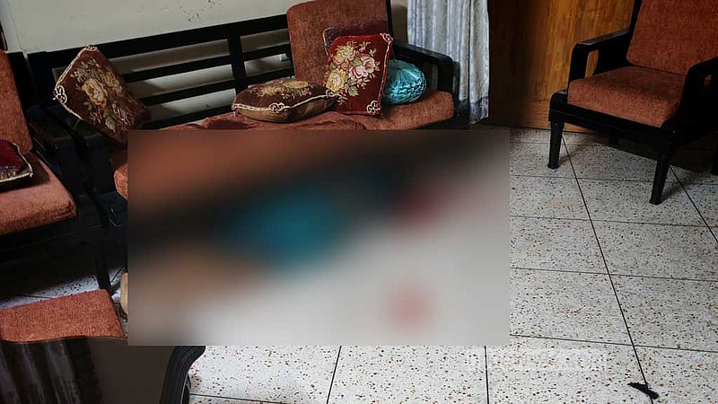 ঘরে গৃহকর্মীর রক্তাক্ত লাশ, ‘ছুরি হাতে পালাল যুবক’