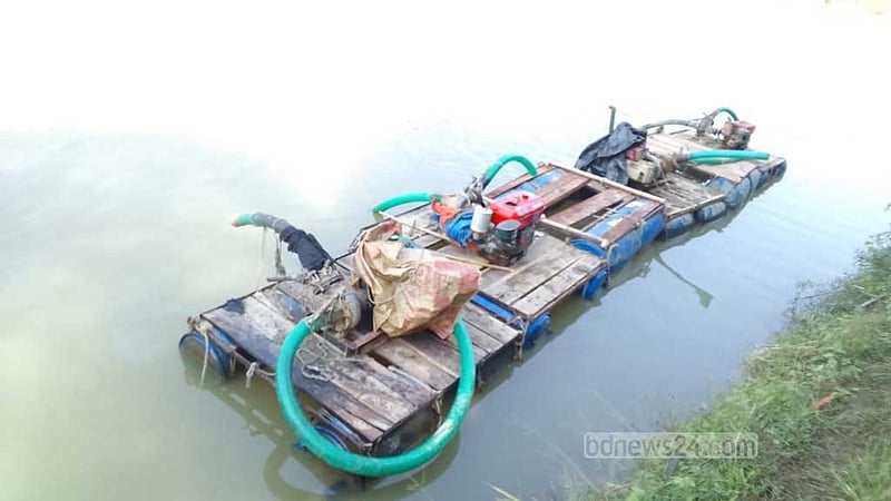 ফেনী নদী থেকে ৫ ড্রেজার মেশিন জব্দ