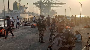 ভারতে ফেরির সঙ্গে নৌবাহিনীর স্পিডবোটের সংঘর্ষ, নিহত ১৩