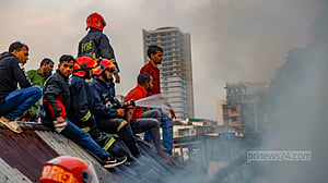 এক বছরে দ্বিতীয়বারের মতো পুড়ল কড়াইল বস্তি