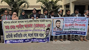 ফরিদপুর মেডিকেলে চিকিৎসককে মারধর: বিচারের দাবিতে কর্মবিরতি-মানববন্ধন
