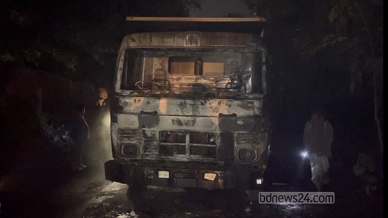 গাজীপুরে ট্রাক চাপায় নারী শ্রমিকের মৃত্যু, ট্রাকে অগ্নিসংযোগ