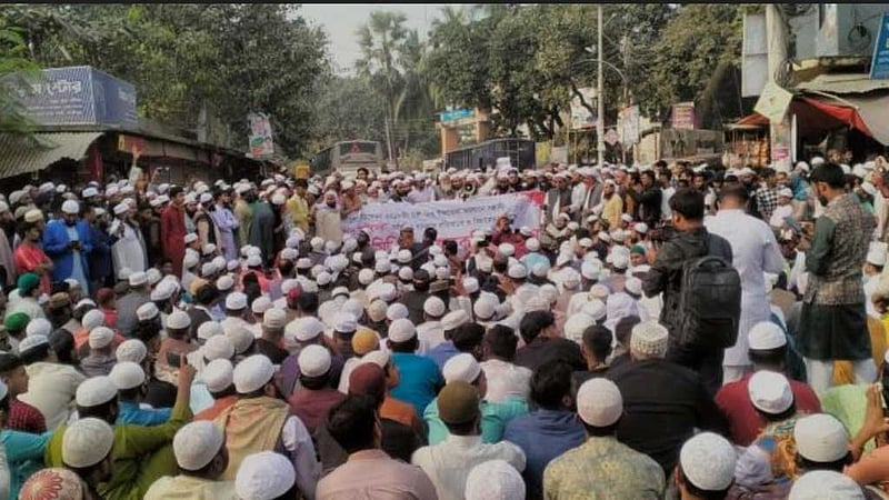 ইজতেমা নিয়ে বিভেদে গাজীপুরে ফের সড়ক অবরোধ