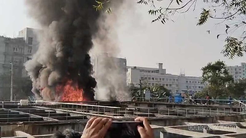 গাজীপুরে ঝুটের গুদামে আগুন, এক ঘণ্টা পর নিয়ন্ত্রণে