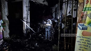 গাজীপুরে পুড়ল ৩ দোকান, মালামাল