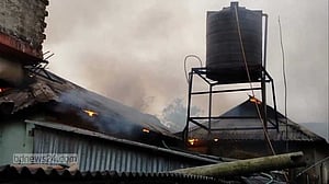 গাজীপুরে আগুনে পুড়েছে ২০ ঘর