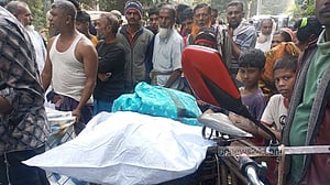 কাশিয়ানীতে ভ্যান-ট্রলির সংঘর্ষে কাপড় ব্যবসায়ী ও ভ্যানে বাসের ধাক্কায় নিহত ১