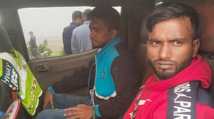 গোপালগঞ্জে ৭টি হাতবোমা ও অস্ত্রসহ ২ ‘ডাকাত’ আটক