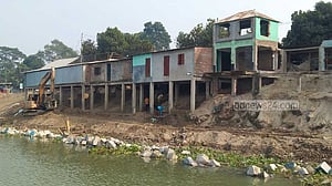 মধুমতির ভাঙন ঠেকানোর প্রকল্পে বাধা ৫০ অবৈধ স্থাপনা, পুনর্বাসনের দাবি