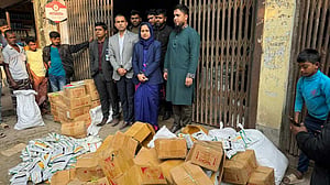 কাশিয়ানীতে ভেজাল সার-কীটনাশক জব্দ, ২ ব্যবসায়ীকে জরিমানা