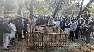 বুদ্ধিজীবী কবরস্থানে শায়িত হলেন উপদেষ্টা হাসান আরিফ