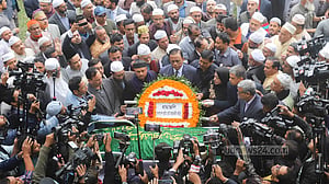 শ্রদ্ধা-ভালোবাসায় হাসান আরিফকে শেষ বিদায়