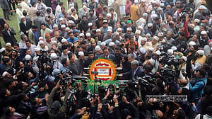 দীর্ঘদিনের কর্মস্থল সুপ্রিম কোর্ট প্রাঙ্গণে হাসান আরিফকে শেষ বিদায়
