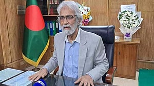 ‘উজ্জ্বল আইনজীবী’ হাসান আরিফের মৃত্যুতে শোকাহত ইউনূস, ছুটে গেলেন হাসপাতালে