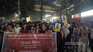 হাসিনার ছবি মোছার চেষ্টা: ঢাবি প্রক্টরের পদত্যাগের দাবিতে মিছিল-সমাবেশ