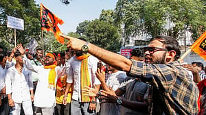 আগরতলায় বাংলাদেশ মিশনে ‘হামলা’: বিক্ষোভের ডাক হাসনাত আব্দুল্লাহর