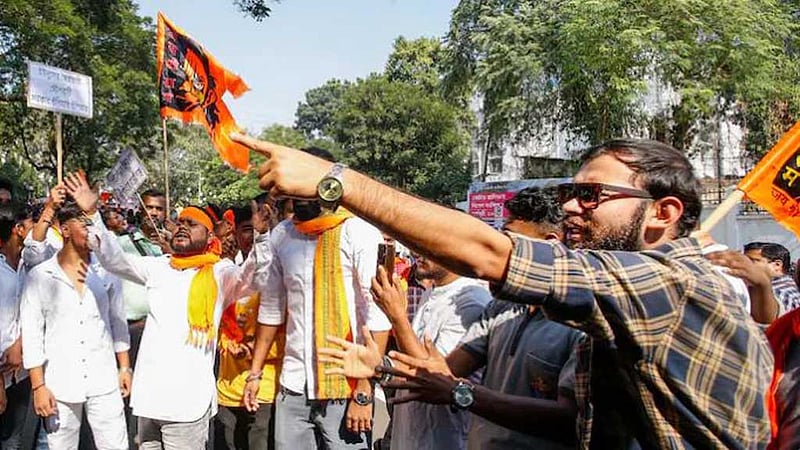 আগরতলায় বাংলাদেশ মিশনে ‘হামলা’: বিক্ষোভের ডাক হাসনাত আব্দুল্লাহর