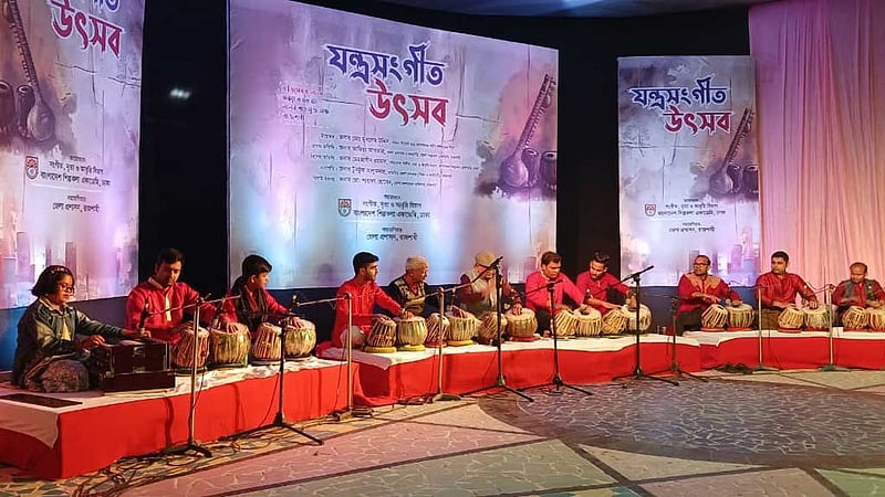যন্ত্রসংগীত উৎসবে মেতেছে বিভাগীয় শহর