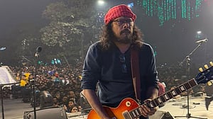 গানের তালে তালে মাতোয়ারা বিজয় দিবসের কনসার্ট