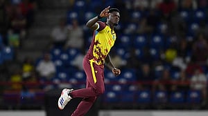 আম্পায়ারের সঙ্গে খারাপ আচরণে জোসেফের শাস্তি