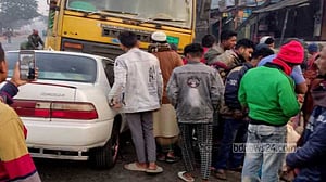 যশোরে ট্রাক চাপায় প্রাইভেট কারের যাত্রী নিহত, আহত ২