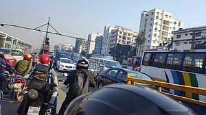 রাজধানীর কাকলী ক্রসিংয়ে ‘রাইট টার্ন’ ফের বন্ধ