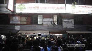 সাড়ে ৩ ঘণ্টা পর ব্যাংক ডাকাতদের আত্মসমর্পণ, জিম্মিরা অক্ষত