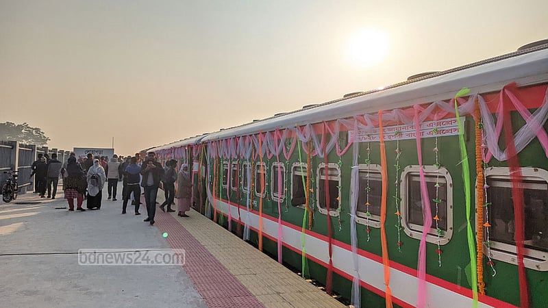 খুলনা থেকে ৫৫৩ যাত্রী নিয়ে ‘জাহানাবাদ এক্সপ্রেসের’ ঢাকায় যাত্রা