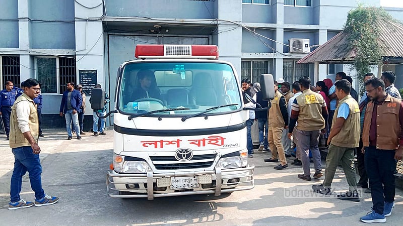 কিশোরগঞ্জে প্যারোলে মুক্তি মেলেনি ছেলের, বাবার লাশ গেল জেল গেইটে
