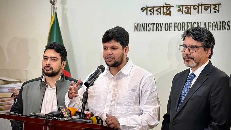 ভারত হাসিনাকে ‘ফেরত দেবে না’, ‘শুনতে’ পাচ্ছেন উপদেষ্টা মাহফুজ