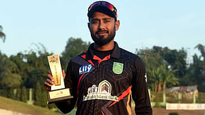 মিঠুন-আজিজুল-ইমরুলের ব্যাটে প্লেঅফে খুলনা