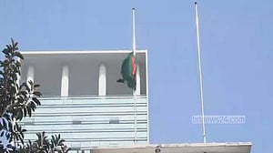 হাসান আরিফের মৃত্যুতে রাষ্ট্রীয় শোক, জাতীয় পতাকা অর্ধনমিত