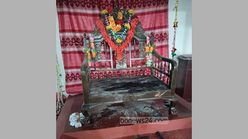 নেত্রকোণায় তালাবদ্ধ মন্দিরে পুড়েছে প্রতিমার আসন, সরঞ্জাম