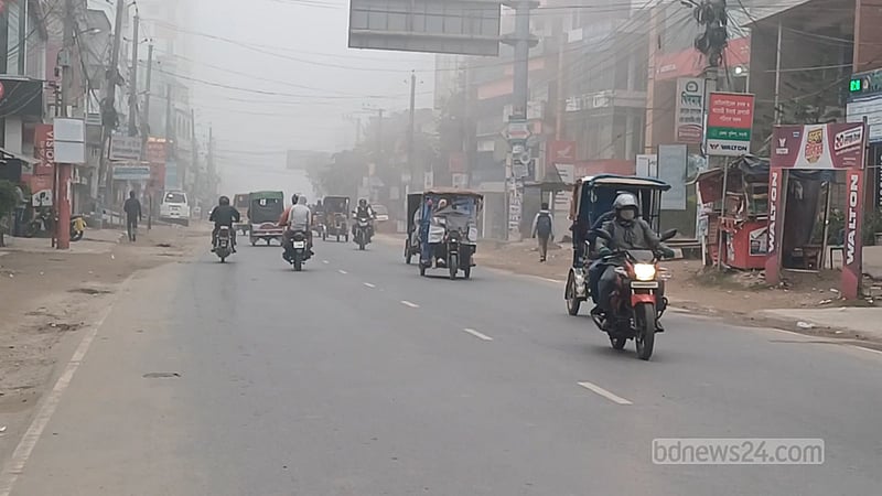 ঘন কুয়াশা: নওগাঁয় বাড়ছে দুর্ঘটনা, রবিশস্যের ক্ষতি