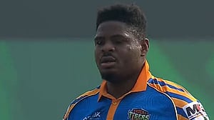 ১ বলে ১৫ রান, ১২ বলের ওভার এবং ঘটনার ঘনঘটা