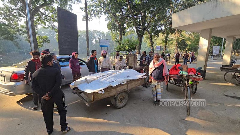 পাবনায় দাঁড়িয়ে থাকা করিমনে ট্রাকের ধাক্কায় নিহত ৩