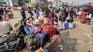 ছুটিতে ঢাকা ছাড়ছে মানুষ