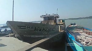 জাহাজে ৭ খুন: ৪৫ ঘণ্টা পর নৌযান শ্রমিক ধর্মঘট স্থগিত