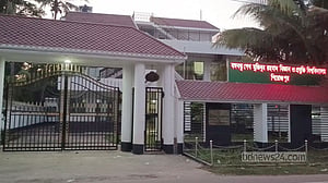 বঙ্গবন্ধু প্রযুক্তি বিশ্ববিদ্যালয়ের ছাত্রদের ওপর হামলা, ৪ শ্রমিক দল নেতা বহিষ্কার