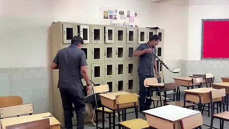 দিল্লির ৪৪ স্কুলে বোমা হামলার হুমকি