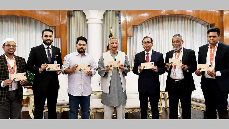 বিজয় দিবস উপলক্ষে স্মারক ডাকটিকেট অবমুক্ত করলেন ইউনূস