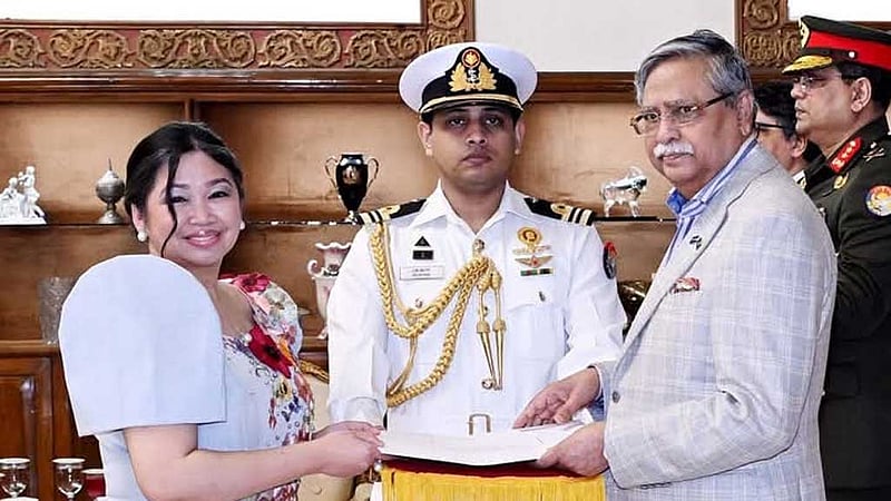 রিজার্ভের চুরির অর্থ ফেরাতে ফিলিপিন্সের সহায়তা চান রাষ্ট্রপতি