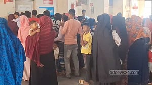 রাজবাড়ী‌তে কুকুরের কামড়ে নারী-শিশুসহ আহত ৮