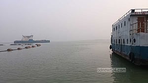 দুই দফা ব‌ন্ধের পর দৌলতদিয়া-পাটুরিয়ায় ফেরি চলাচল শুরু