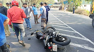 রাজশাহীতে বাসচাপায় বাইক আরোহী স্বামী-স্ত্রী ও শ্যালিকার মৃত্যু